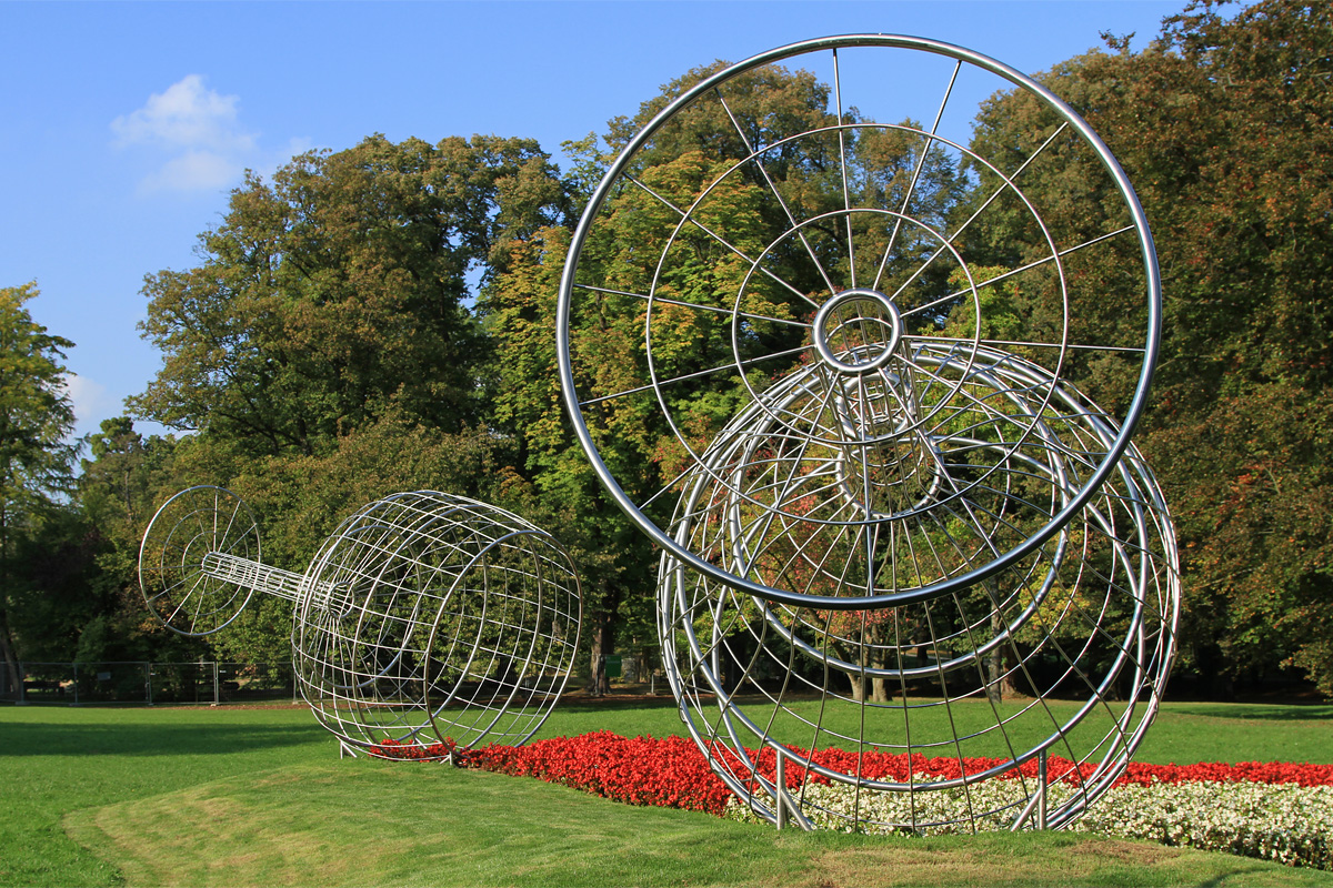 Weingläser vom Künstler Dennis Oppenheim im Bad Homburg Weingläser vom Künstler Dennis Oppenheim