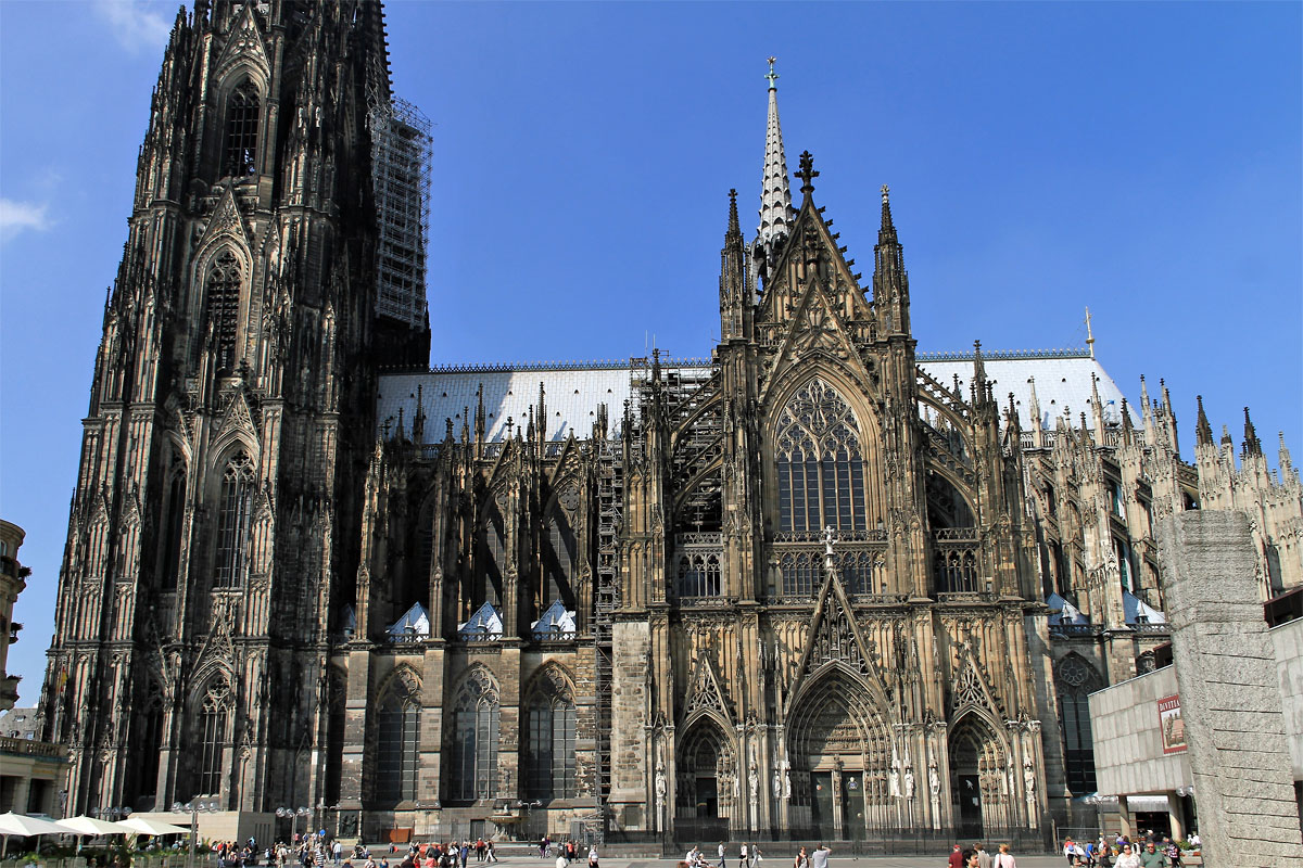 Bild vom K&ouml;lner Dom vor dem Roncalliplatz.